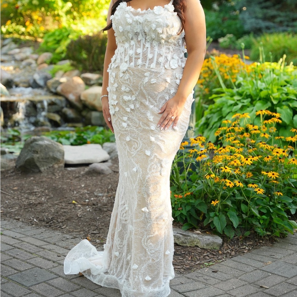Elegant Lace bridal Gown